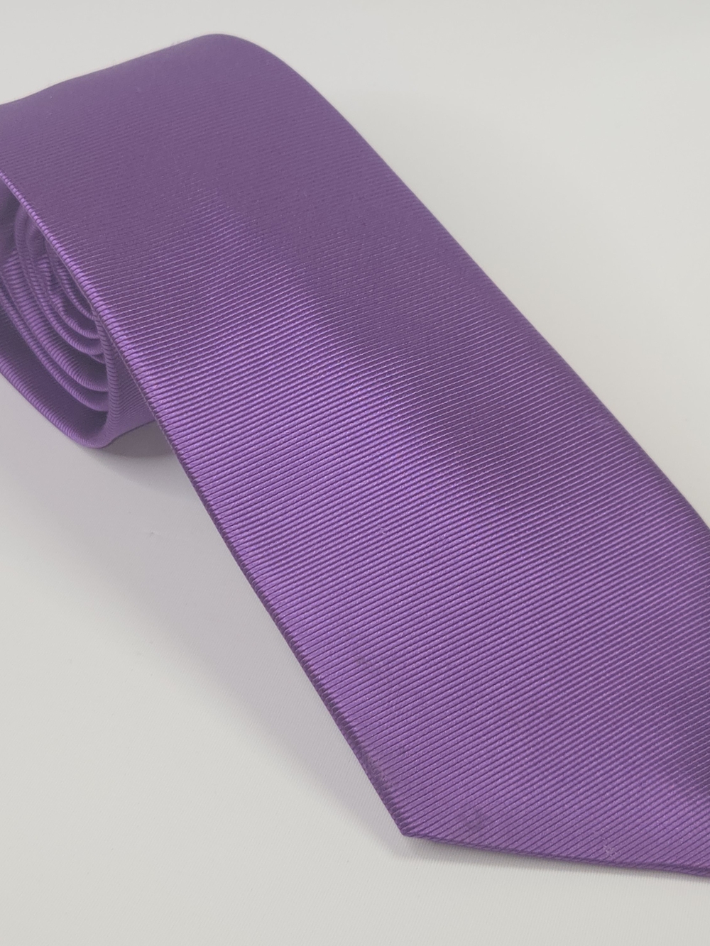 Hawes & Curtis Men’s Solid Purple Satin 100% Silk Tie 3.25" W 59" L